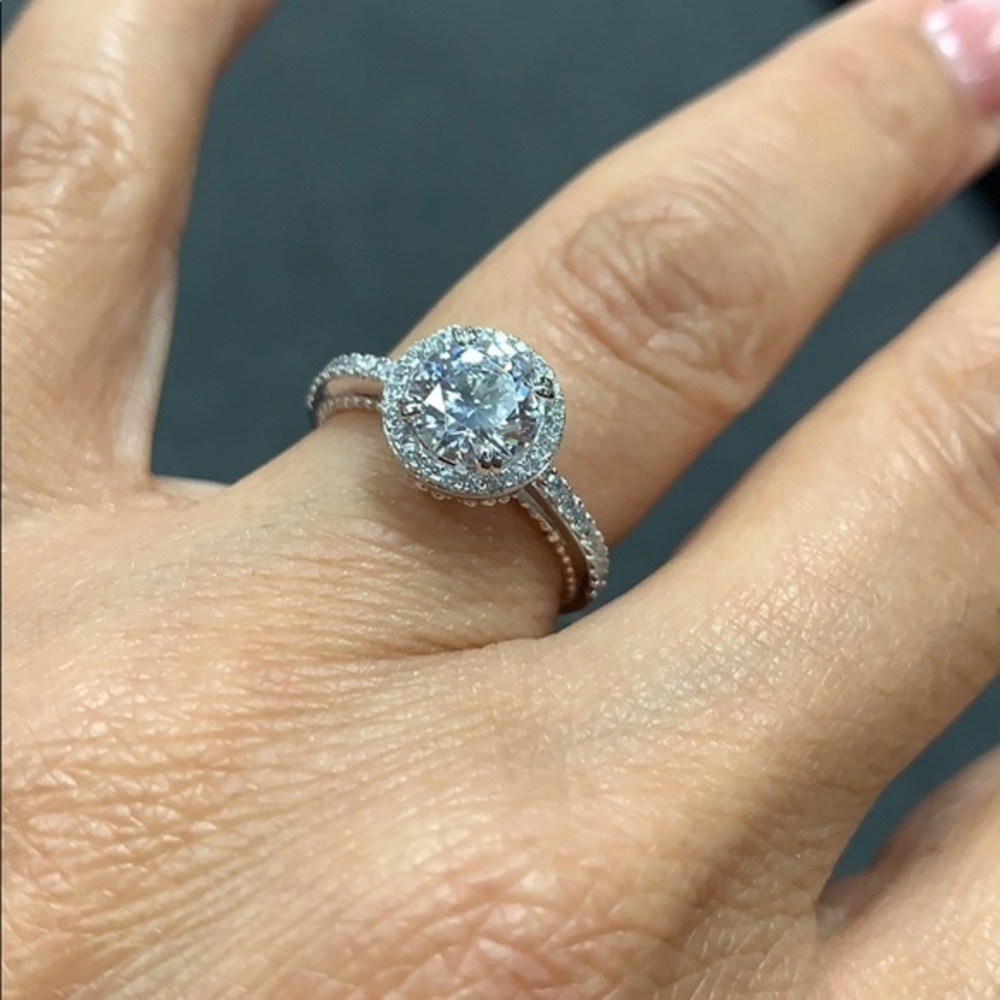 Engagement Ring with 1ct Round cut size 6